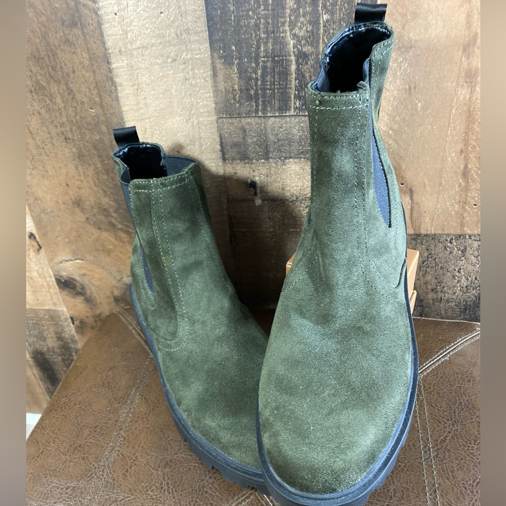 Green Suede Women's Chelsea Boots